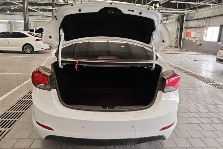 Used Hyundai Elantra (5th Generation / Langdong) 2016 1.6L Automatic Prestige Model
