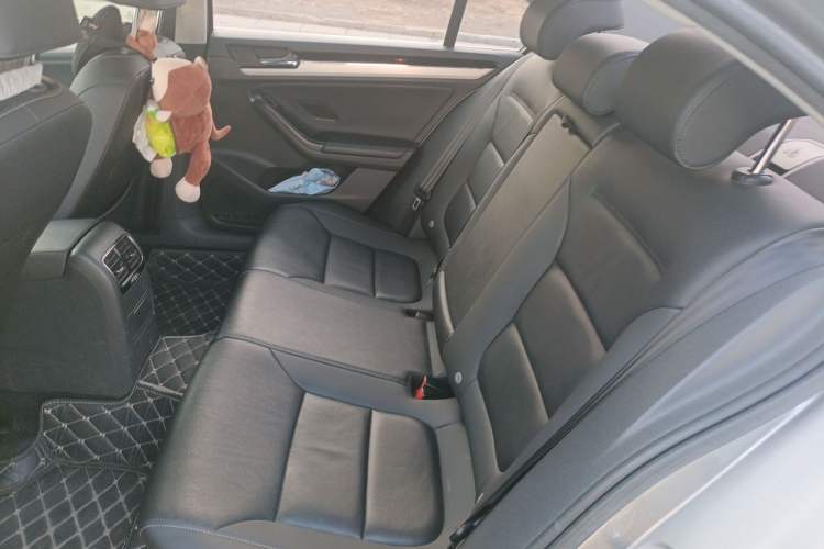 Used Volkswagen Sagitar 2018 1.6L Automatic Comfort Model Interior 4