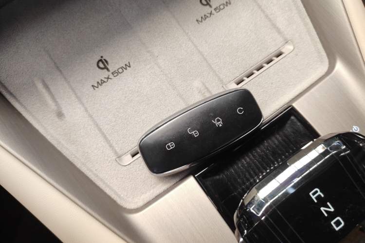 Used Denza N7 2025 630 All-Wheel Drive Intelligent Driving Dual-Laser Flagship Edition Vehicle Key