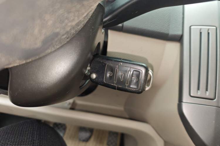 Used Volkswagen Polo 2011 Jingqu 1.6L Manual - Real Cool Edition