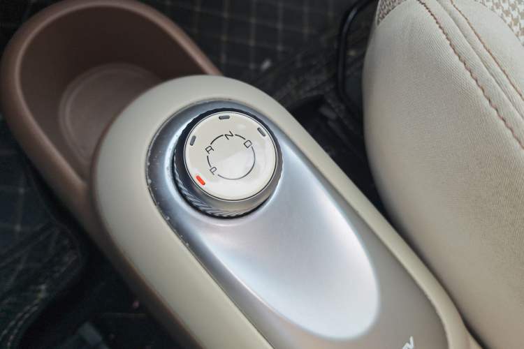 Used Wuling Hongguang MINIEV 2025 Four-Door Version Premium Edition Gear Lever