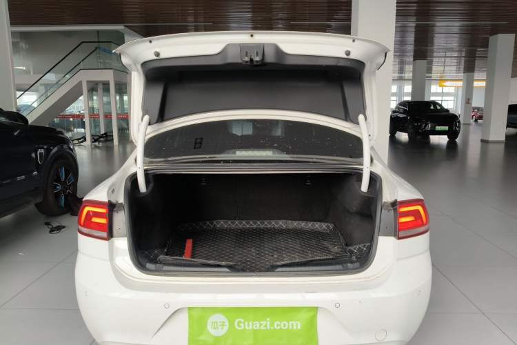 Used Volkswagen Lamando 2017 230TSI Manual Trend Edition
