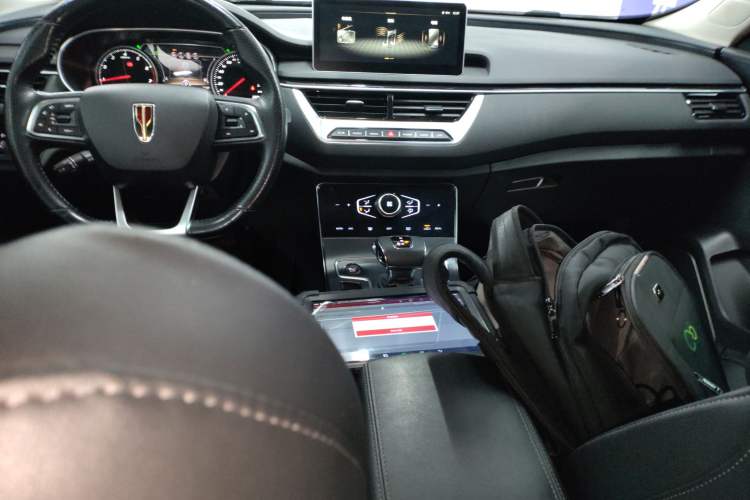 Used Hongqi H5 2022 Classic Model Facelift 1.5T DCT Qiyun Edition Center Console