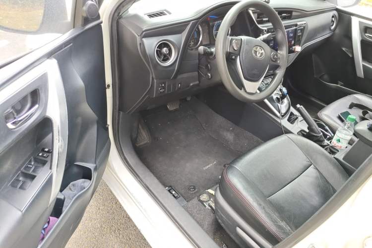 Used Toyota Corolla 2017 Revised Dual-Engine 1.8L E-CVT Leading Edition Driver Seat