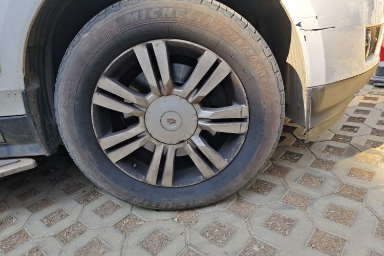 Used Cadillac SRX 2013 3.0L Comfort Model Right Front Wheel Hub