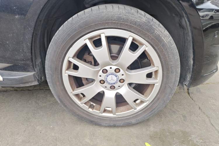 Used Mercedes-Benz GLK-Class 2011 GLK 300 4MATIC Fashion Model Right Front Wheel Hub