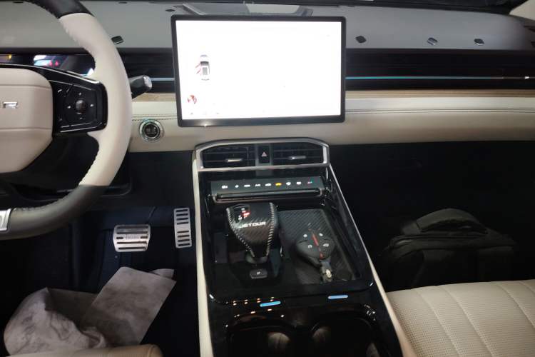 Used JETOUR Dashing 2025 1.5T DCT Ultimate Edition
