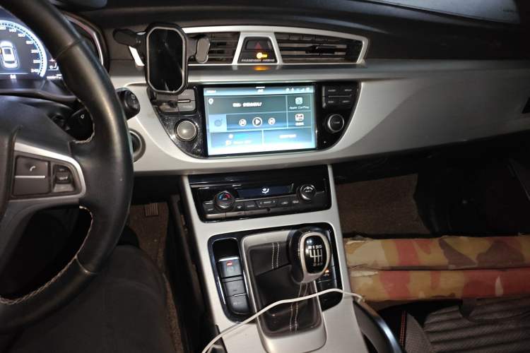 Used Geely Auto Emgrand X7 Sport 2016 2.0L Manual Smart Connect Version
