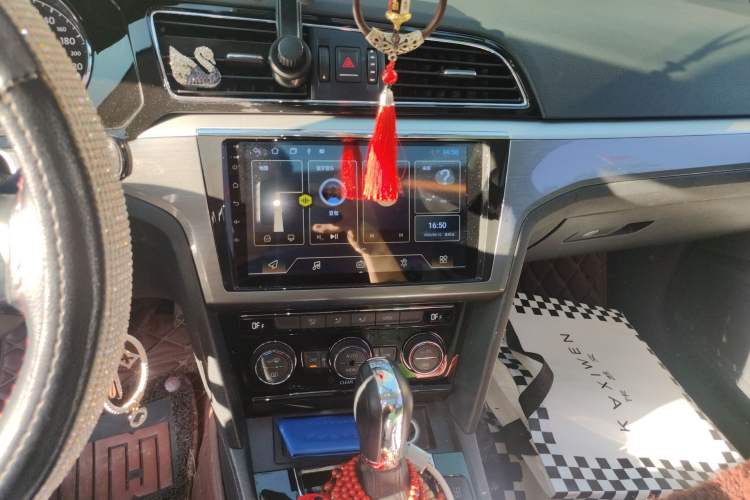 Used Volkswagen Lamando 2015 280TSI DSG Comfort Edition Audio And AC Panel