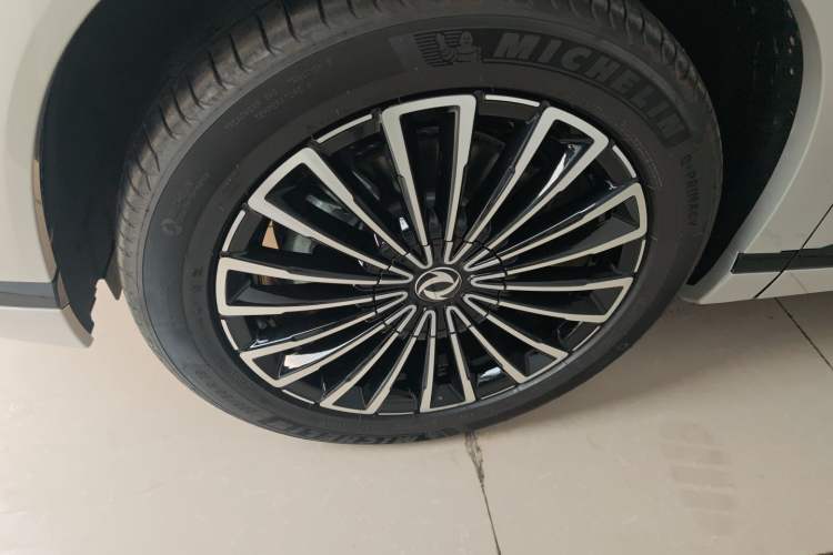 Used Dongfeng Aeolus L8 2025 Model 185KM Dream Edition Exterior 4