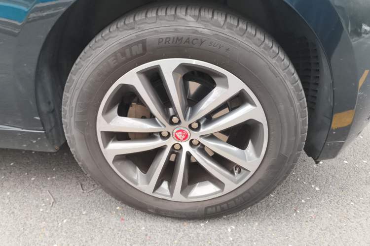 Used Jaguar F-PACE 2016 2.0T Two-Wheel-Drive R-Sport Sport Edition Right Front Wheel Hub