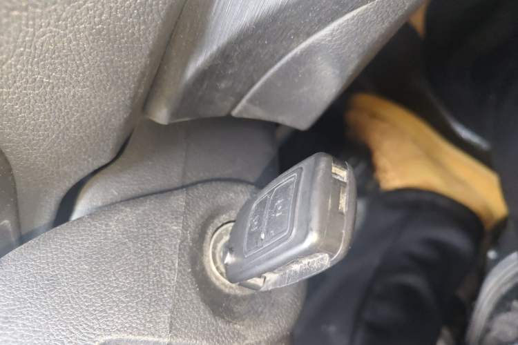 Used CHANGAN KAICHENG Ruixing EM60 2025 Passenger Version Comfort Edition 6 Seats 300 km Range Side-Hinged Doors Vehicle Key