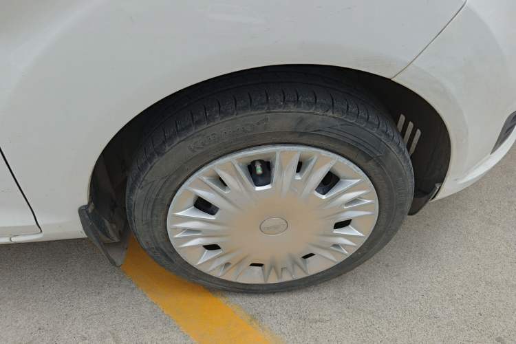 Used Ford Fiesta 2013 Sedan 1.5L Manual Fashion Edition Right Front Wheel Hub