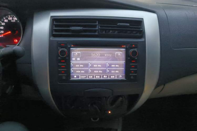 Used Nissan Livina 2013 Jingrui 1.6XL Manual Comfort Edition
