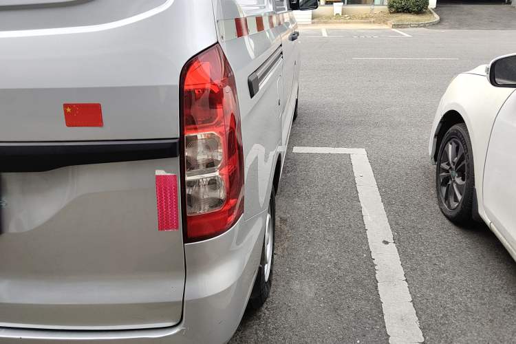 Used Wuling Hongguang V 2021 1.5L Jingqu Edition Enclosed-Window Vehicle LAR