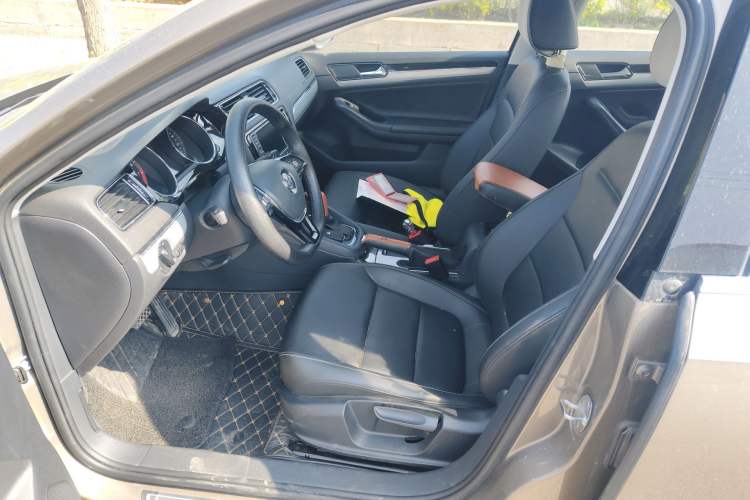 Used Volkswagen Sagitar 2017 230TSI Automatic Comfort Version Left Front Seat