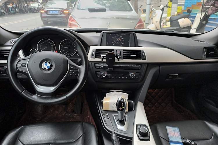 Used BMW 3 Series GT 2014 320i Leading Model
