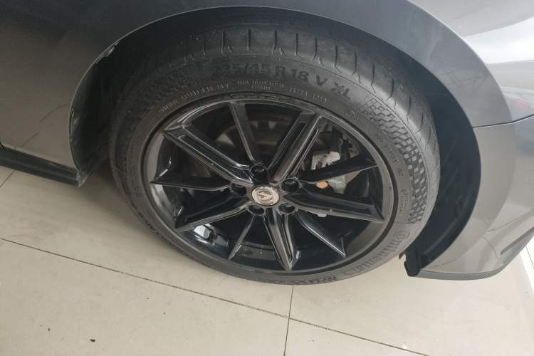 Used CHANGAN UNI-V 2022 1.5T Prestige Version Right Front Wheel Hub