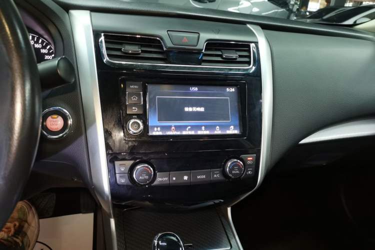 Used Nissan Teana 2016 Revised Version 2.0L XL Comfort Edition Audio And AC Panel