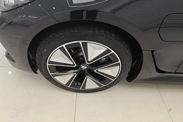 Used BMW i3 2025 eDrive 40 L Midnight Sports Package