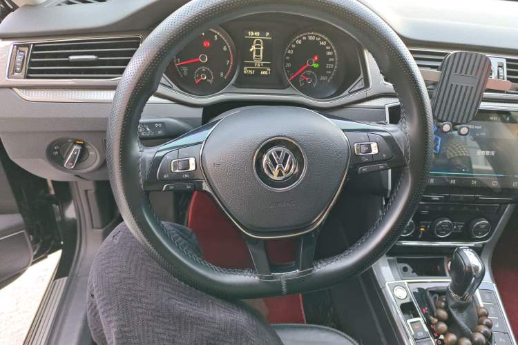 Used Volkswagen Passat 2017 330TSI DSG Luxury Edition Steering Wheel