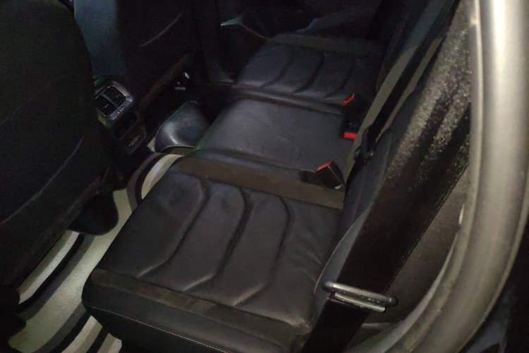 Used Volkswagen Tiguan L 2019 330TSI Automatic Two-Wheel Drive Panoramic Comfort Edition China V Standard Left Rear Seat