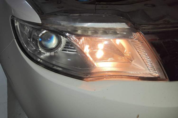 Used Geely Auto Emgrand X7 Sport 2016 2.0L Manual Smart Connect Version Right Front Headlight