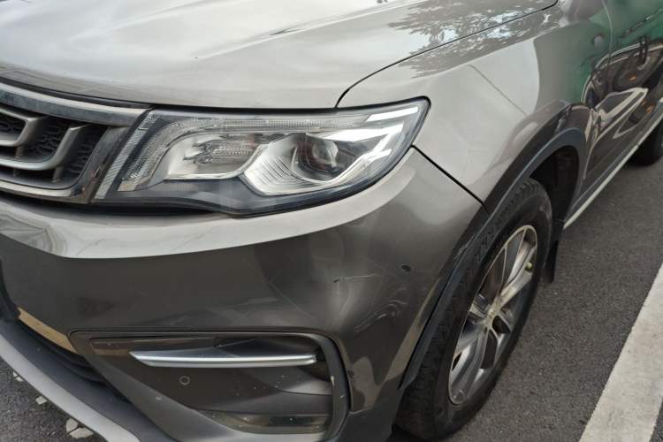 Used Geely Auto Emgrand X7 Sport 2018 1.8TD Automatic Two-Wheel Drive Smart Connect 4G Internet Edition Left Front Headlight