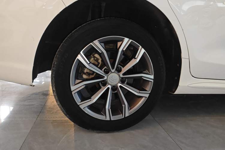 Used BYD Song MAX 2019 1.5T Automatic Smart Connect Ruiyi Sunroof Model 7 Seats China VI Standard Right Rear Wheel Hub