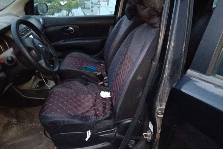 Used Nissan Livina 2010 Jingyue Edition 1.6L Automatic All-in-One Model Left Front Seat