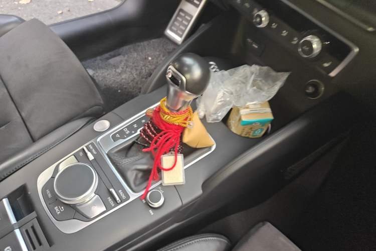 Used Audi A3 2017 Limousine 35 TFSI Sport Edition Gear Lever