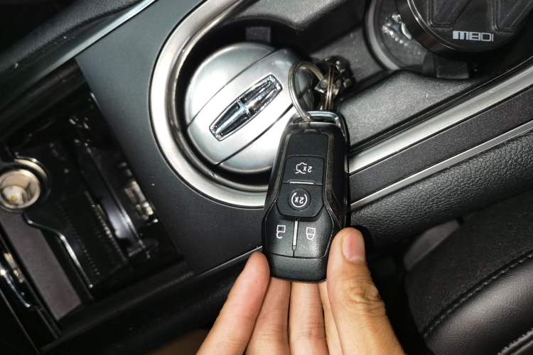 Used Lincoln MKC 2014 2.0T Two-Wheel-Drive Luxury Edition