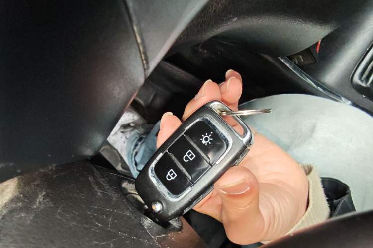 Used Jinbei Gold Hiace 2023 1.5L Passenger Van Travel Lion 5/6/7-Seater with Central Air Conditioning
