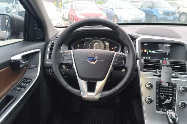 Used Volvo XC60 2017 T5 AWD Smart Drive Edition Steering Wheel