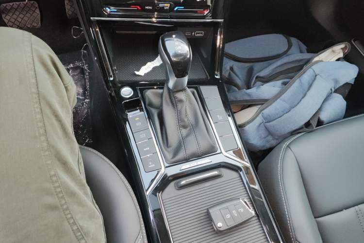 Used Volkswagen Passat New Energy 2025 430 PHEV Hybrid Business Edition Gear Lever