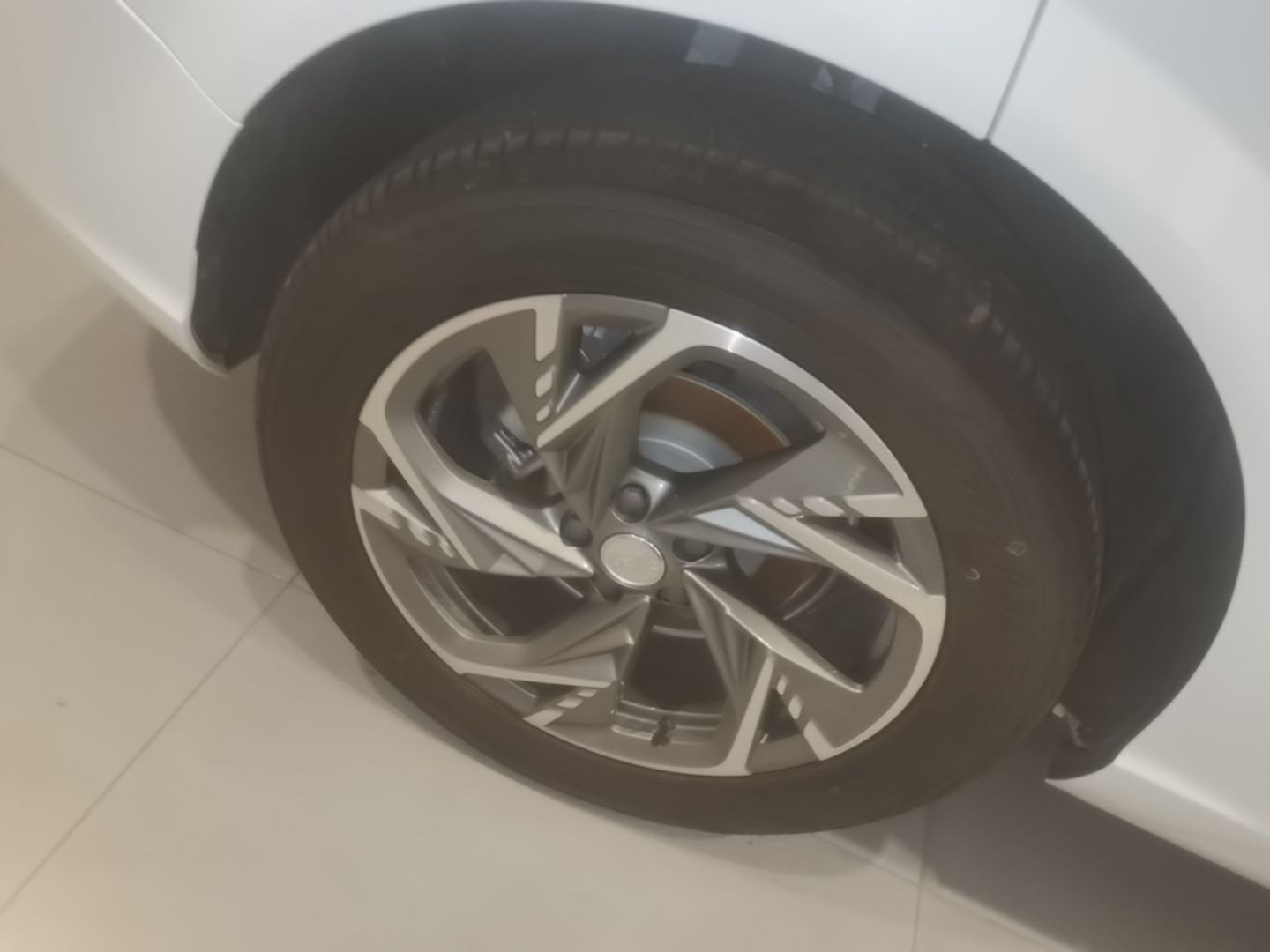 Hongqi HS3 PHEV 2025 Model 125km Jingwei 2 Millionth Anniversary Edition — снимка 11