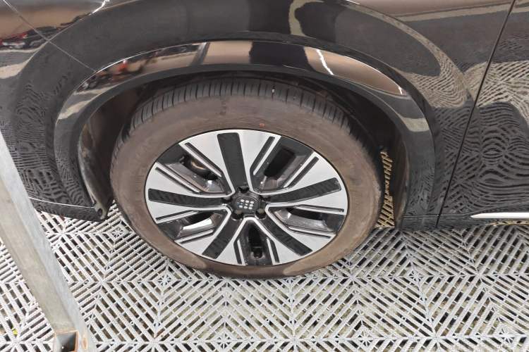 Used Landian E5 PLUS 2025 165 km Long-Range Version PLUS 7-Seater Exterior 4