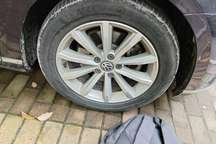 Used Volkswagen Magotan 2018 330TSI DSG Advanced Model Right Front Wheel Hub