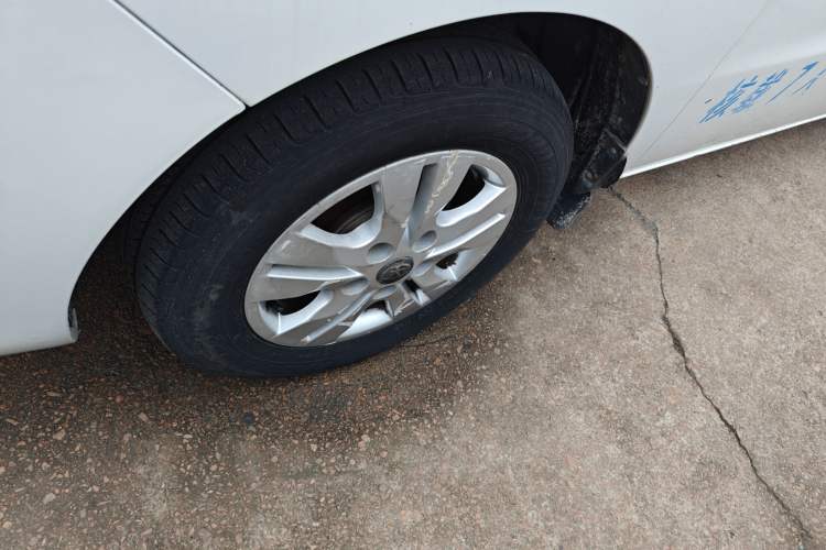 Used JAC Refine M3 2015 Maker Edition 1.6L Luxury Smart Version Left Front Wheel Hub