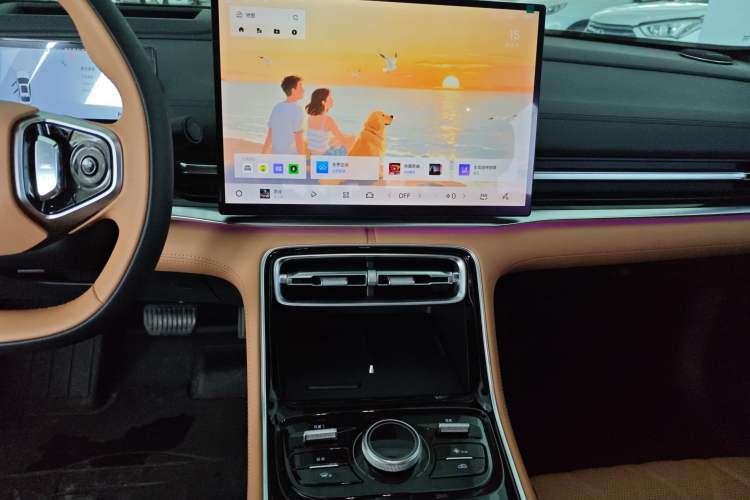 Used Geely Galaxy A7 2025 Model EM-i 150km Starship Edition Audio And AC Panel