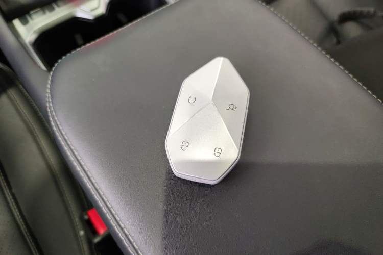 Used Formula Leopard Titanium 3 2025 501KM All-Wheel Drive Intelligent Driving Ultra Version
