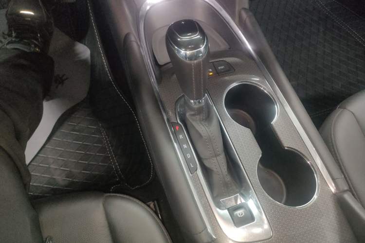 Used Chevrolet Malibu XL 2018 530T Automatic RuiChi Edition Gear Lever