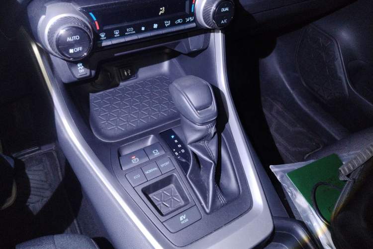 Used Toyota RAV4 2020 Dual-Engine 2.5L E-CVT Two-Wheel Drive Elite Edition