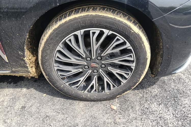 Used Hongqi H5 2023 2.0T Automatic Smart Connect Flagship Edition Right Front Wheel Hub