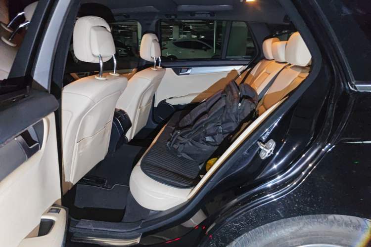 Used Mercedes-Benz C-Class 2011 C 200 Fashion Travel Edition
