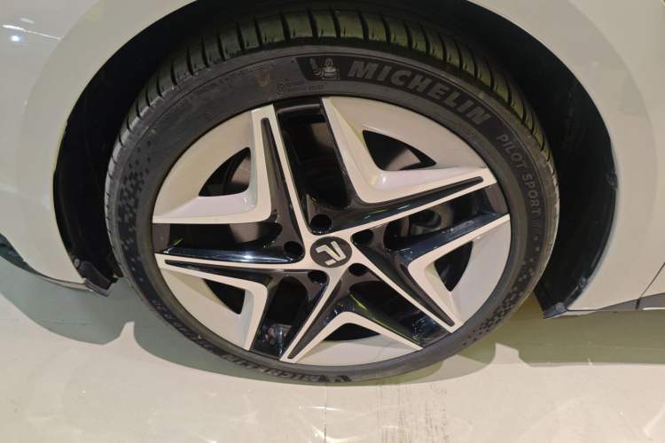 Used Rising F7 2023 Advanced Pro Edition
