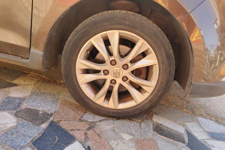 Used Baojun 730 2014 1.5L manual standard trim 7 seats Exterior 7