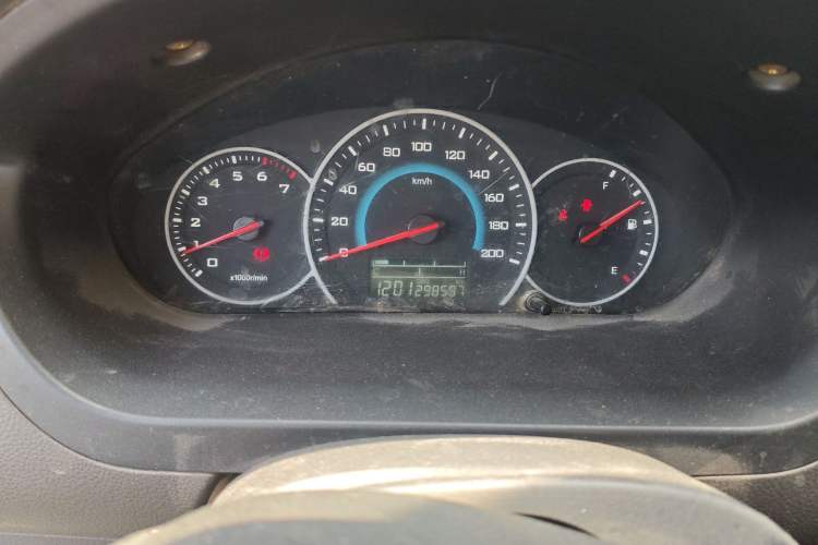 Used Wuling Rongguang V 2015 1.5L Standard Version Odometer Close Up