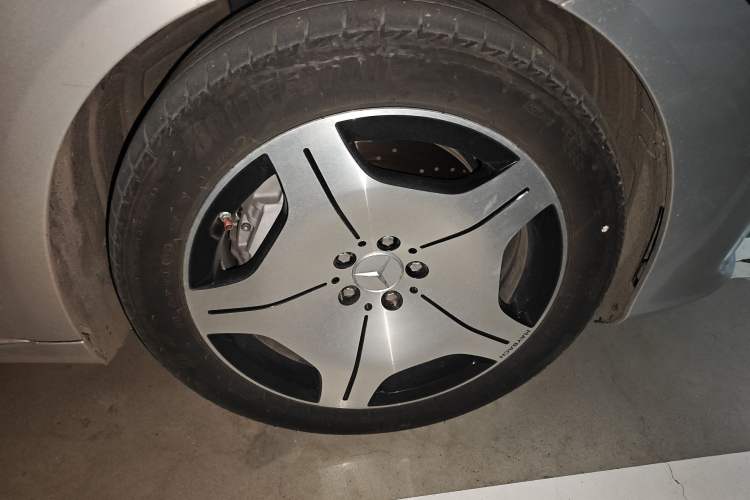 Used Mercedes-Benz Maybach S-Class 2023 S 480 4MATIC Right Front Wheel Hub