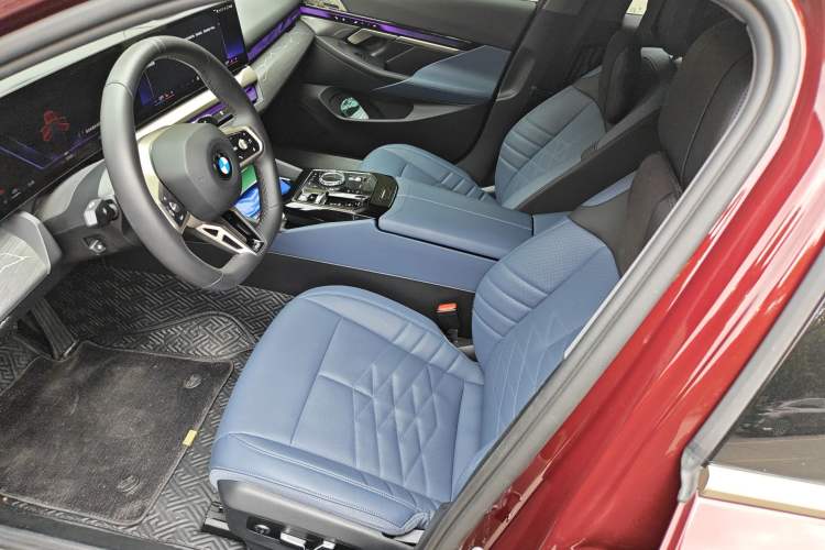 Used BMW 5 Series 2024 530Li Luxury Edition M Sport Package Left Front Seat